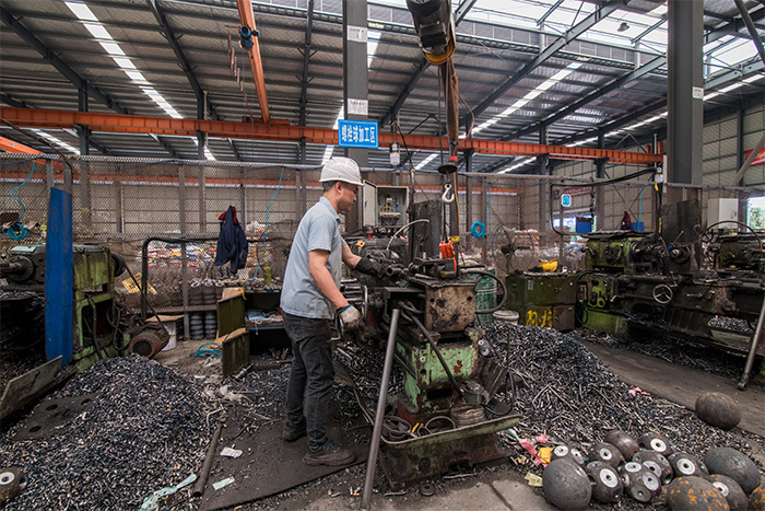 奎屯网架配件-螺栓球加工车间